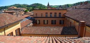 Una veduta dai tetti del palazzo Legnani-Pizzardi, sede del Tribunale di Bologna.