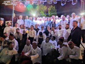 La squadra degli chef dell’Associazione “Con il Cuore nel piatto” che ha organizzato una cena a beneficio del Centro Clinico NeMO Roma (Neuromuscular Omnicentre).