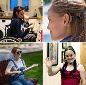 Collage di quattro immagini di donne con disabilità: una donna in sedia a rotelle in una cucina apre una confezione di sapone mentre tiene in braccio un figlio piccolo; il viso, ritratto di lato, di una ragazza con un impianto cocleare; una donna cieca, seduta su una panchina in un parco, piega il suo bastone bianco; una donna con sindrome di Down sorride mentre saluta con la mano.
