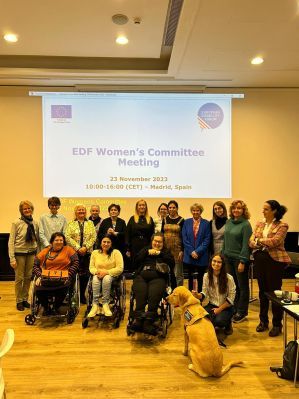 Il Comitato delle Donne del Forum Europeo sulla Disabilità riunito a Madrid il 23 novembre 2023.