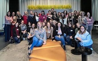 La dr.ssa Latella insieme ai caregiver all'evento "Ricomincia da te" di Milano
