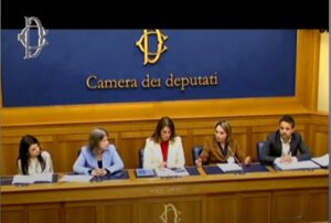 Un momento della prestazione della Proposta di Legge “Interventi a sostegno delle madri con disabilità”, presso la Camera dei Deputati, il 10 maggio 2023. Da sinistra Laura Miola, Laura Coccia, Chiara Gribaudo, Antonella Tarantino e Marco Furfaro.