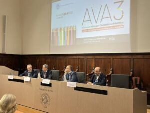 Il tavolo dei relatori al convegno tenutosi in luglio 2023 dalla CNUDD (Conferenza Nazionale Universitaria dei Delegati per la Disabilità) a Pisa.