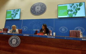 Da sinistra: Annalisa Scopinaro, presidente della Federazione UNIAMO, e Paola Rizzitano, presidente dell’Associazione AISLA Lazio, in un momento del convengo “RARE-D”, del 12 giugno 2023.