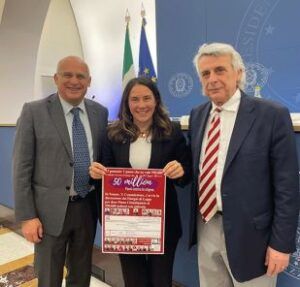 Da sinistra: Roberto Speziale, presidente dell’ANFFAS, Alessandra Locatelli, ministra per le Disabilità e Giovanni Battista Pesce, presidente dell’AICE, presso la X Commissione del Senato dove si è avviato il percorso per arrivare a una Legge che dia finalmente piena cittadinanza alle persone con epilessia.
