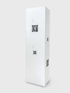 TQ Braille™ si compone di una cornice punzonata con la parola QR in caratteri Braille, che circonda un QR code collegato a una pagina Web con tutte le informazioni inerenti al prodotto, leggibili e ascoltabili attraverso sistemi informatici comunemente utilizzati dalle persone con disabilità visive.