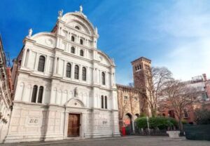 La facciata della Chiesa di San Zaccaria a Venezia.